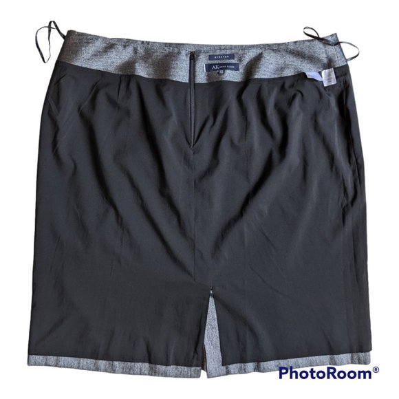 Anne Klein Dressy Pencil Skirt, Size 22W, Very Fine Black and Silver Heringbone - Picture 5 of 7